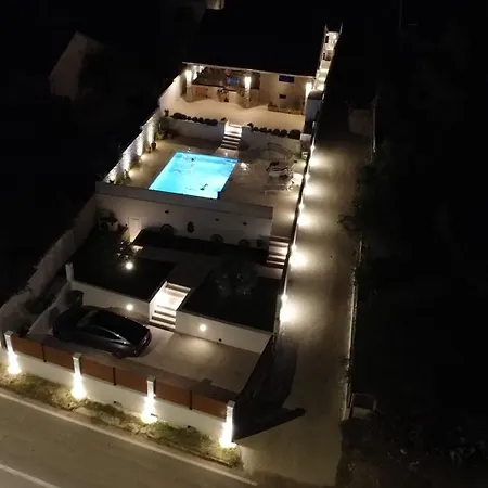 Mm With Heated Pool, Sauna, Jacuzzi Vila