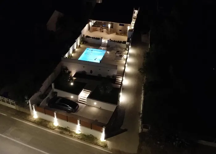 Mm With Heated Pool, Sauna, Jacuzzi Vila